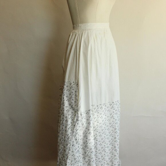 Vintage Antique 1890s Skirt, Victorian Gray and White Floral Cotton with Ruffle - Picture 6 of 10